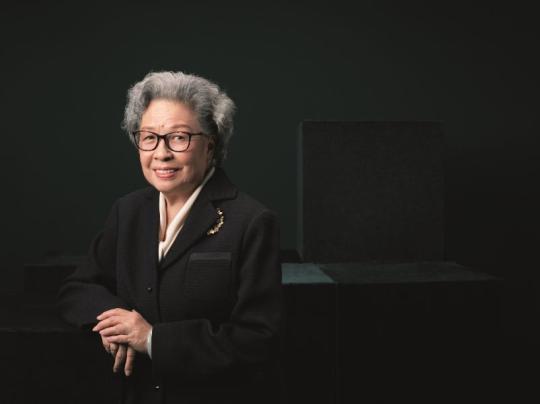 她的慈善，做着做着就做不下去了，却说是国家的进步