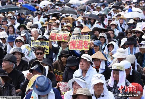 日本冲绳县居民就美军基地事宜举行公投