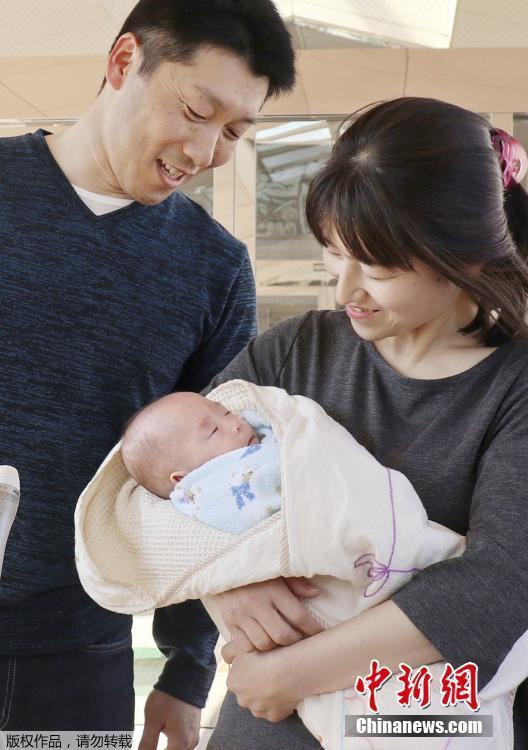 全球最轻男婴将在日本出院 出生时仅258克