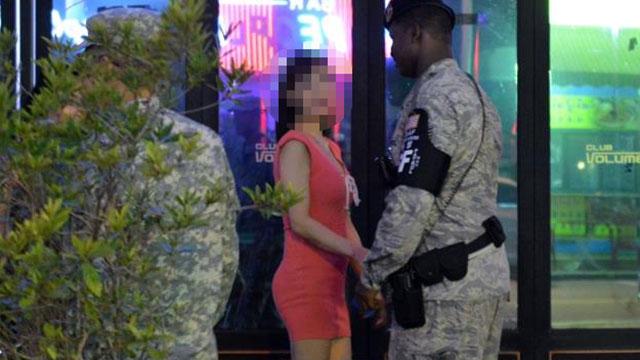 驻唱女歌手入韩被迫提供色情服务 揭秘驻韩美军红灯区