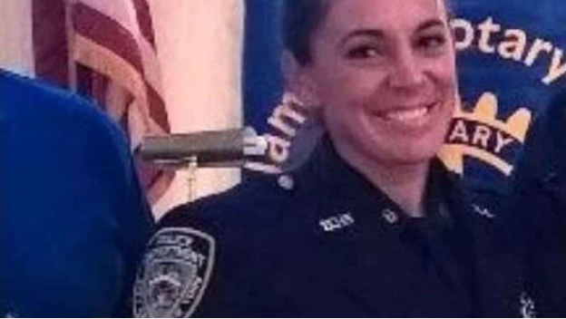 纽约女警察涉嫌买凶 杀害分居的丈夫和男友的女儿