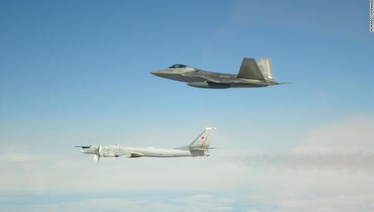 美军高调宣布拦截多架俄战机 俄国防部：是伴飞！