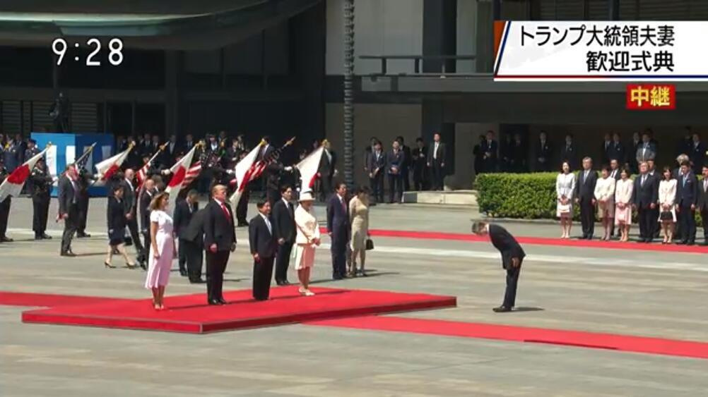 特朗普会见日本天皇夫妇，参加欢迎仪式