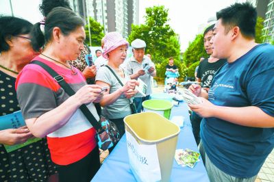 垃圾分类方式宜由繁化简 源头减量要人人有责
