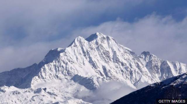 喜马拉雅山又现攀峰意外：登山团失踪 8人生死未卜