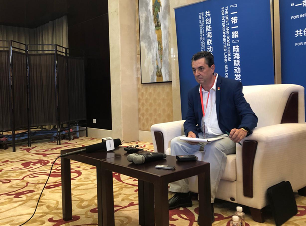 西班牙共产党主席森特利亚：我们不接受美国制裁中国企业，要顺应科技和技术的潮流！