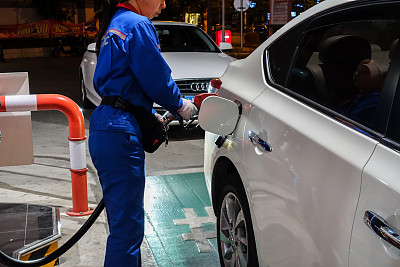 年内成品油最大降幅来袭 汽油或将重返“6元时代”