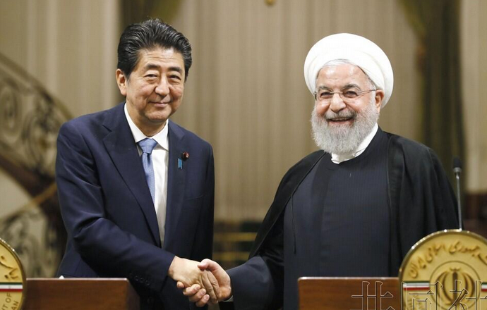 安倍访问伊朗会晤鲁哈尼，敦促对话缓解美伊紧张局势