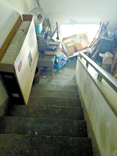 房屋漏雨迟迟解决不了居民着急