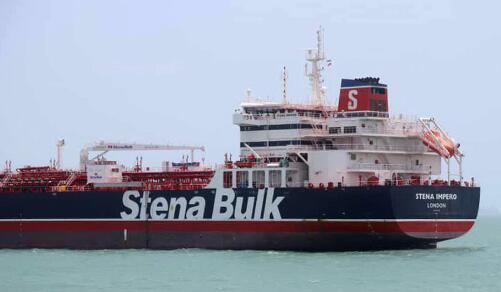 美媒曝伊朗扣押英国油轮前录音：服从就会安全