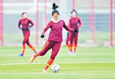 奥预赛首战对手非“鱼腩”女足冲奥场场都得硬拼