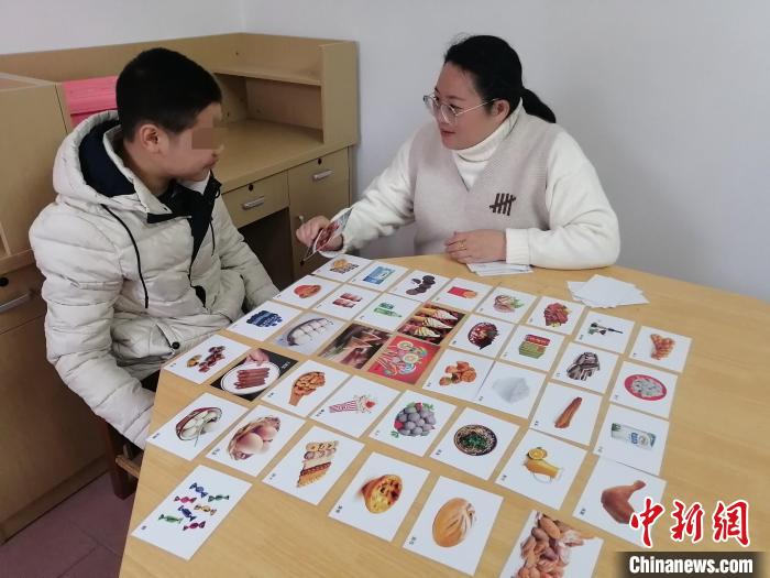 广西教师世家守初心孙辈从事特教关爱特殊儿童