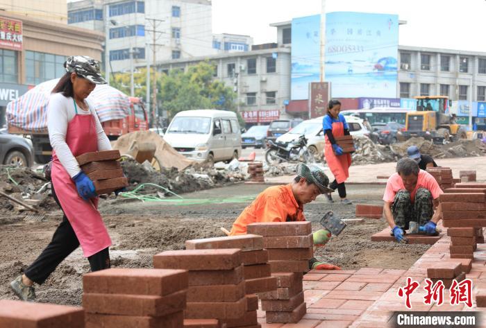 河南多举措恢复重建坚持民生优先