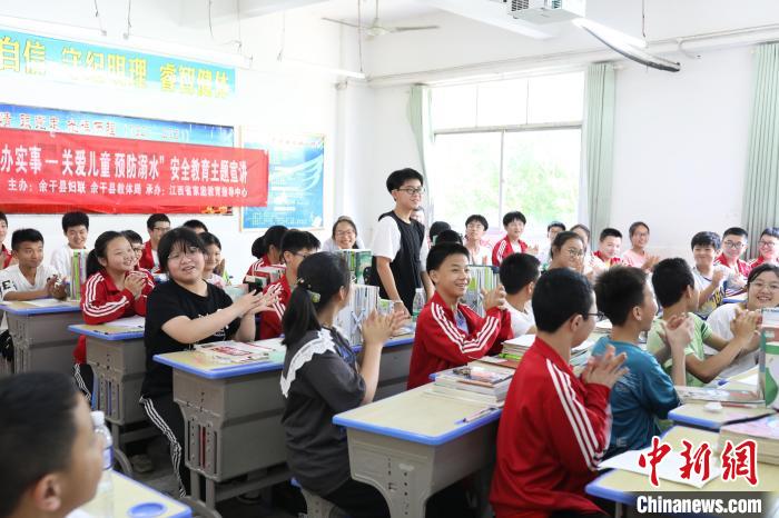 江西各地设立“亲情连线”助力留守老幼与家人“云相聚”