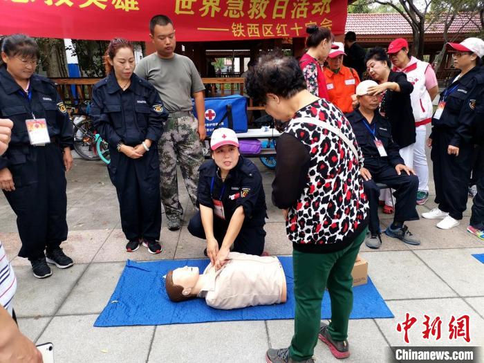 急救应急培训。 赵桂华 摄 急救应急培训。 赵桂华 摄