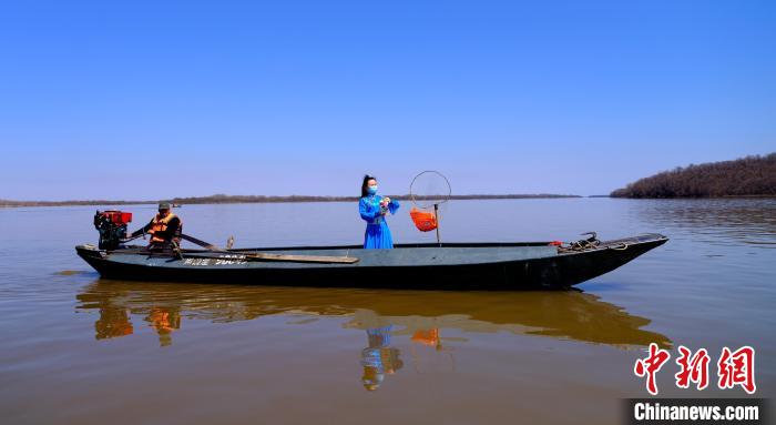 边城饶河举行赫哲族第十届“开江节”