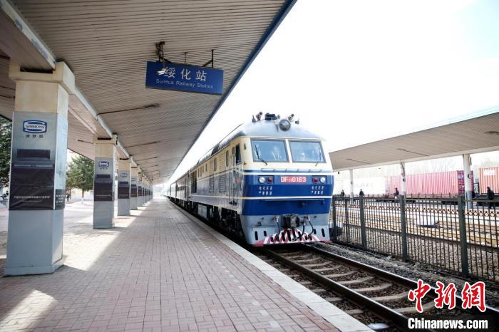 “插秧专列”连续23年驶向三江平原累计运送“插秧客”近180万人次