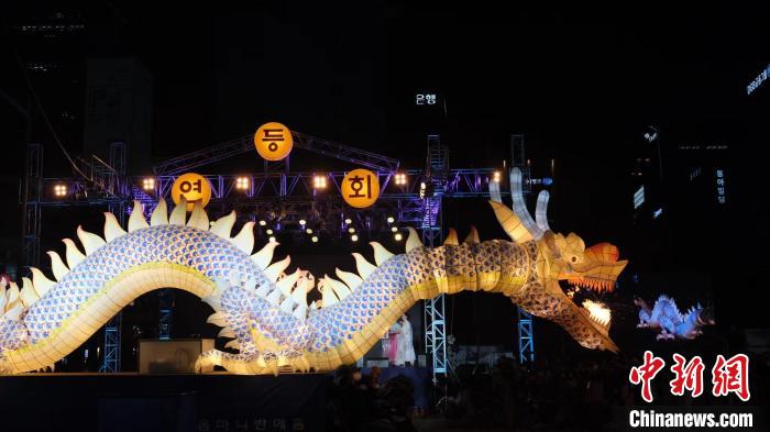 韩国首尔举行“燃灯会”花灯游行
