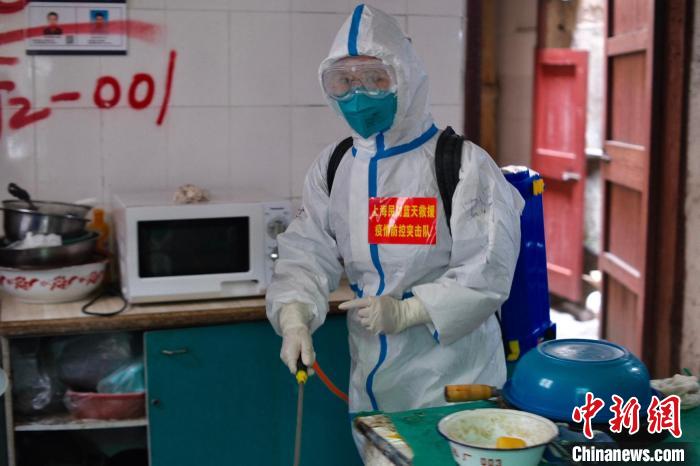 （上海战疫录）上海民防蓝天救援疫情防控突击队已完成消杀楼栋4000余栋