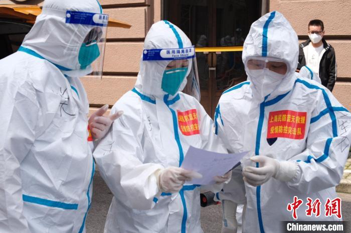 上海民防蓝天救援疫情防控突击队队员来自全国各地。　上海市民防办 摄