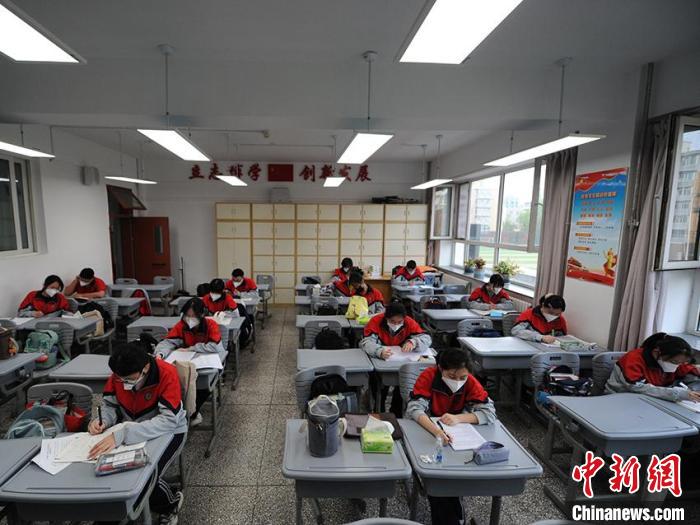 长春高三复课：学校防疫严学生信心足