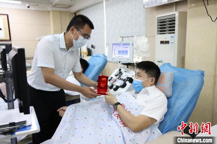 广西首支献血志愿队发起人“五四”迎第200次爱心采血