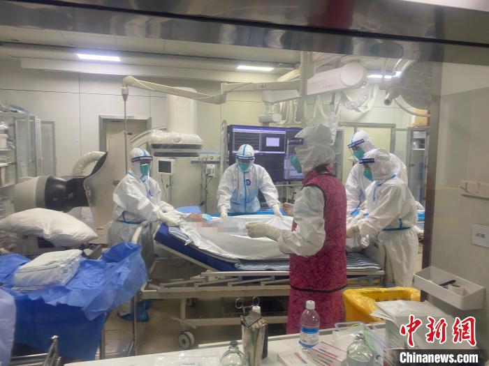 （上海战疫录）上海定点医院探索提升救治能力：危重细分、ICU扩容