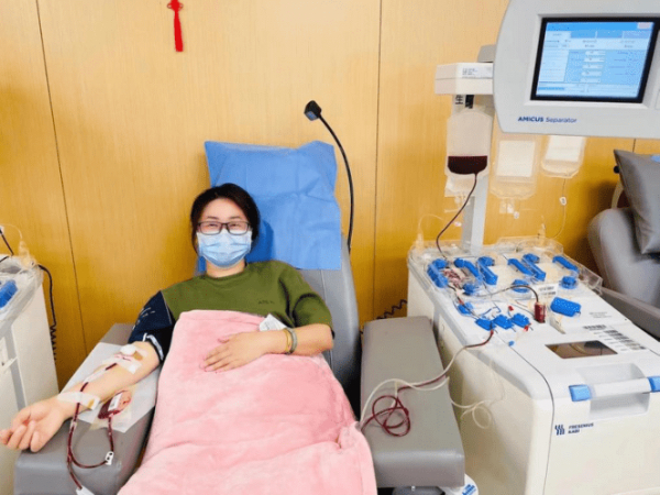 冯宇专在献血室。浙江省杭州市红十字会供图