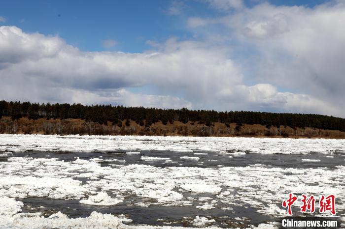 中俄界江黑龙江上游全线开江比去年晚5天