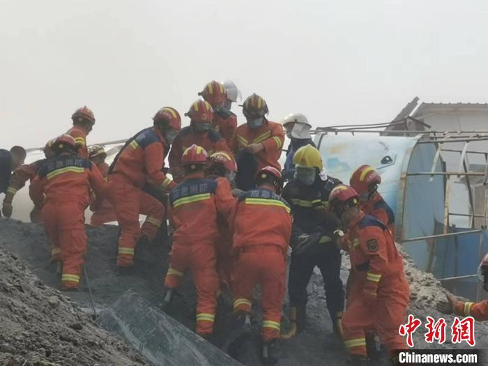 山西晋中粉煤灰仓倾倒事故救援纪实