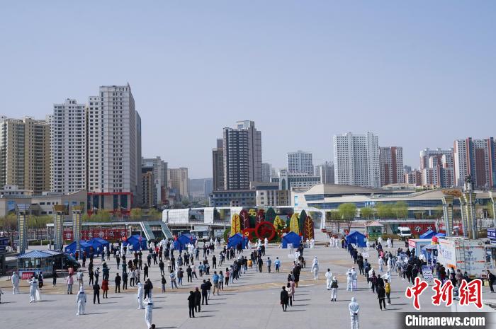 资料图为居民有序进行核酸检测。 马铭言 摄 资料图为居民有序进行核酸检测。 马铭言 摄