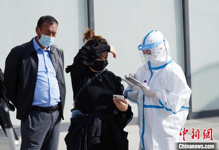 资料图为居民登记个人信息。 马铭言 摄 资料图为居民登记个人信息。 马铭言 摄