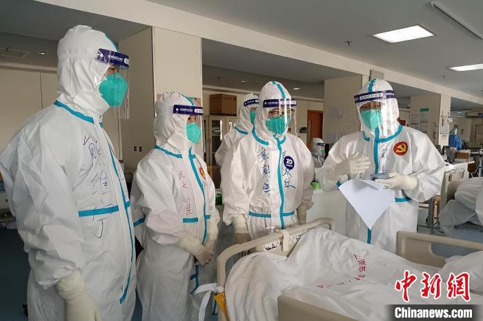 (上海战疫录)上海定点医院:沪鄂医护携手中西医结合加速新冠肺炎重症患者康复