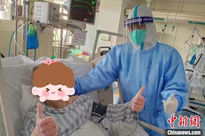 命悬一线的患者已给转入普通病房。 上海九院供图 命悬一线的患者已给转入普通病房。 上海九院供图