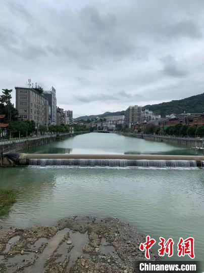 图为5月11日下午,正在变清的乐里河。 广西壮族自治区生态环境厅供图 图为5月11日下午,正在变清的乐里河。 广西壮族自治区生态环境厅供图