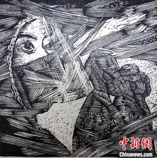 图为《防疫——全民核酸》系列版画作品。 陈晓静 摄 图为《防疫——全民核酸》系列版画作品。 陈晓静 摄