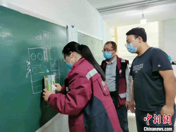 青海西宁战“疫”前沿：走进流调队，看如何“溯源”