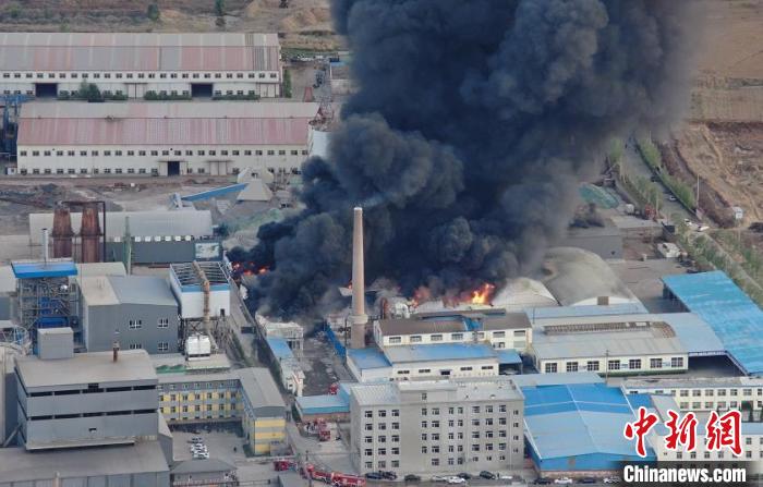 山西忻州一企业突发火情已得到控制现场无人员伤亡