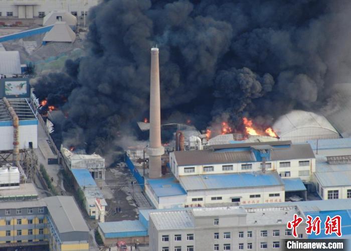 火情现场。　海青 摄