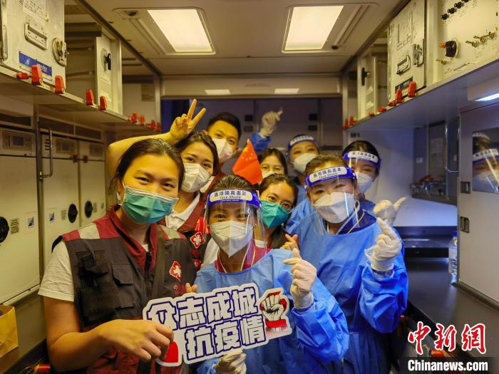 首批广东省援沪医疗队搭乘南航包机返穗