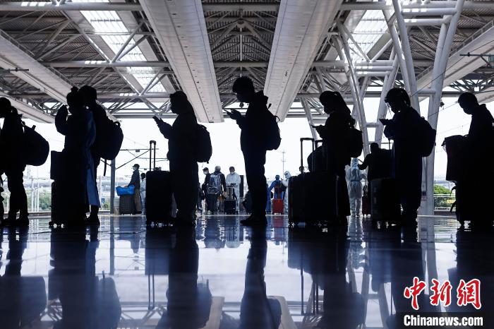 （上海战疫录）“沪”动进行时：铁路上海虹桥站客运量有序增长