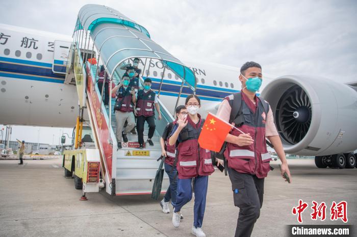 跨“粤”守“沪”43天广东支援上海核酸检测队返粤