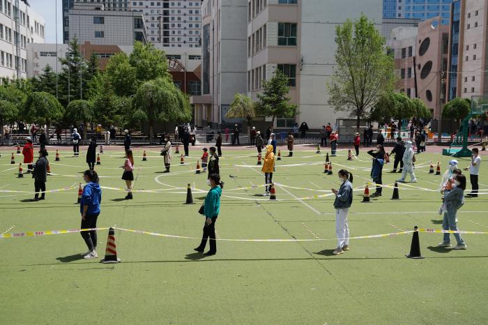 资料图为居民有序进行核酸检测。 马铭言 摄 资料图为居民有序进行核酸检测。 马铭言 摄