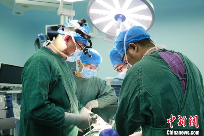 3岁男童患晚期肿瘤安医大二附院多学科合作成功救治