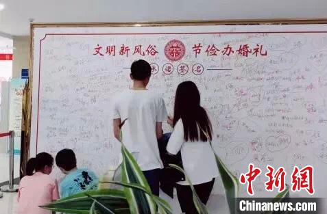 “520”安徽办理16093对结婚登记是前一日的21倍