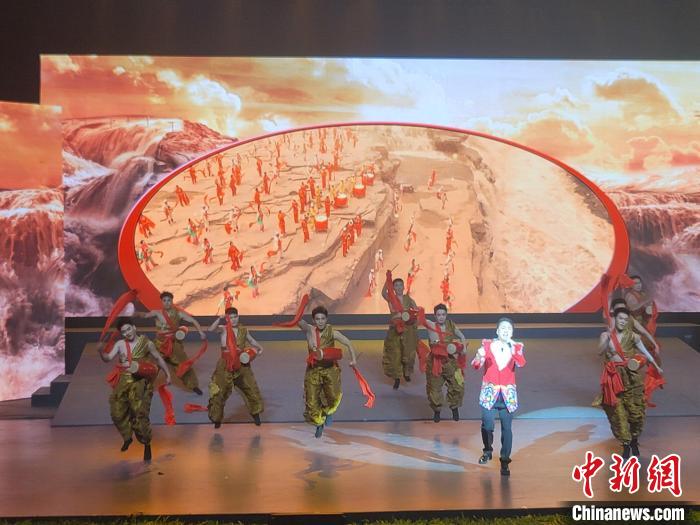 陕北民歌展演。 阿琳娜 摄 陕北民歌展演。 阿琳娜 摄