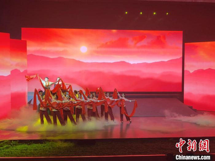 陕北民歌展演。 阿琳娜 摄 陕北民歌展演。 阿琳娜 摄