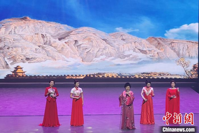 陕北民歌展演。 阿琳娜 摄 陕北民歌展演。 阿琳娜 摄