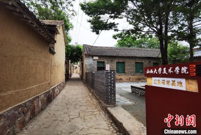 当地对村落街景进行改造。 胡健 摄 当地对村落街景进行改造。 胡健 摄