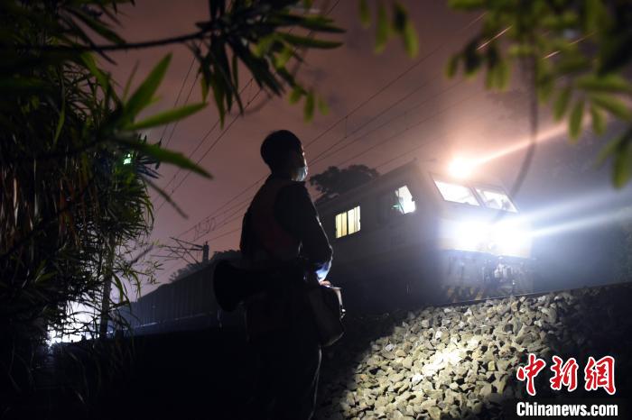 京九铁路江西段启动集中修助力企业复工复产